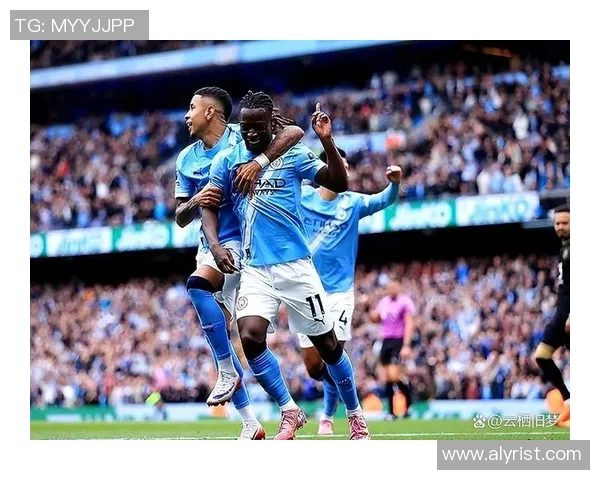 中超经典对决曼城与曼联战成平局乌龙球成比赛转折点引发热议