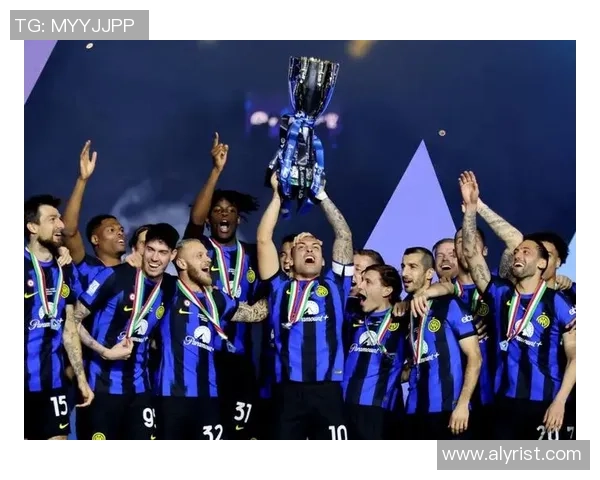 曼联逆转国米3-2晋级世界杯决赛意外瞬间引发全场狂欢